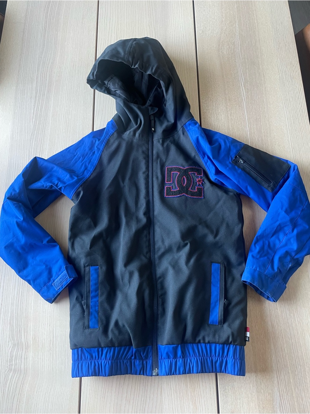DC Kids winter coat size small boys Black and Blue Hooded Ski Jacket for boys s